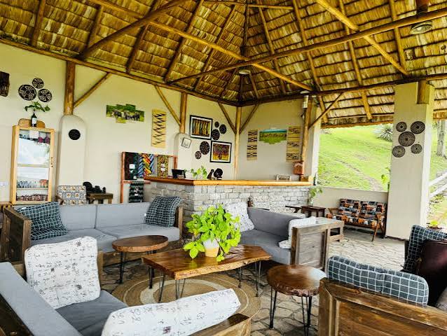 | Uganda Gorilla Tour Enganzi game lodge