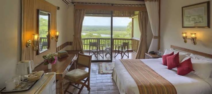 | Uganda Gorilla Tour Pakuba Safari Lodge